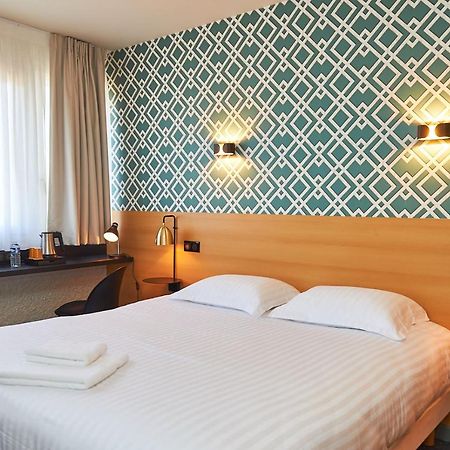 Logis Auberge Du Port Bazeilles Kültér fotó